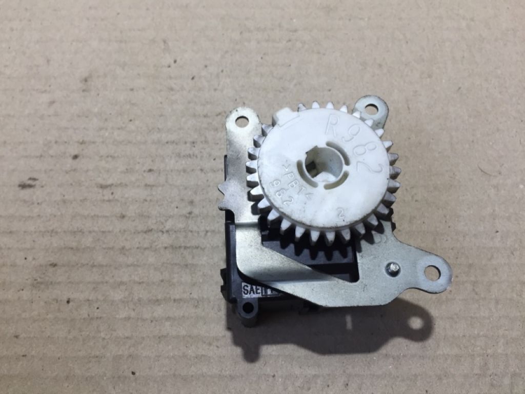 87106-12170 | Моторчик заслонки печки LEXUS CT200 11-17