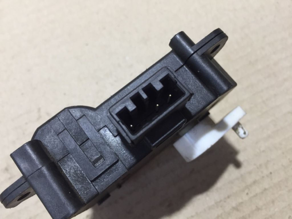 TD11-61-B60 | Моторчик заслонки печки MAZDA CX-9 06-16 - Фото 4