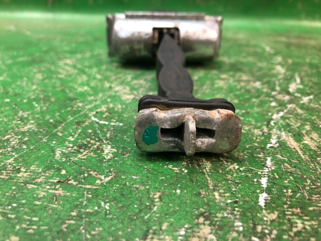 AT4Z-7823552-A | Ограничитель двери передн. прав. FORD EDGE 06-14 - Фото 5