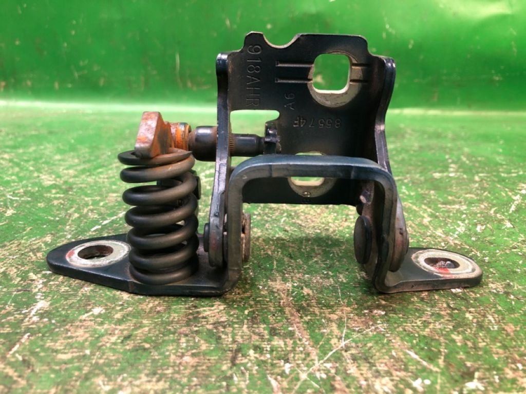 55360918AK | Петля двері нижня передн. прав. DODGE JOURNEY 08-20