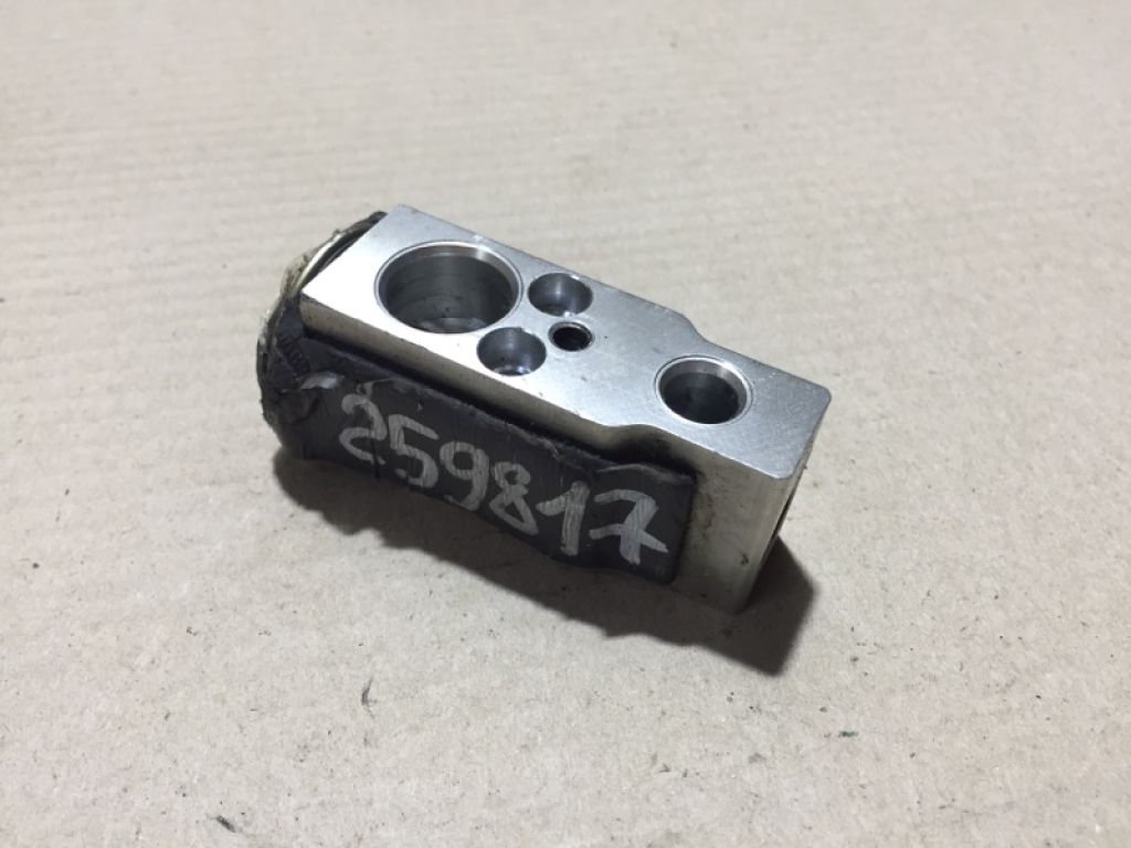 88515-07030 | Клапан кондиціонера LEXUS RX350/450 09-15