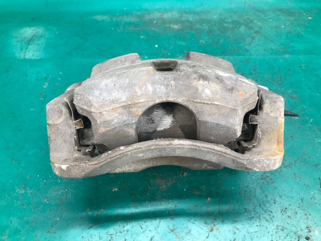 41001-JE00A | Суппорт тормозной передн. прав. NISSAN ROGUE 08-15