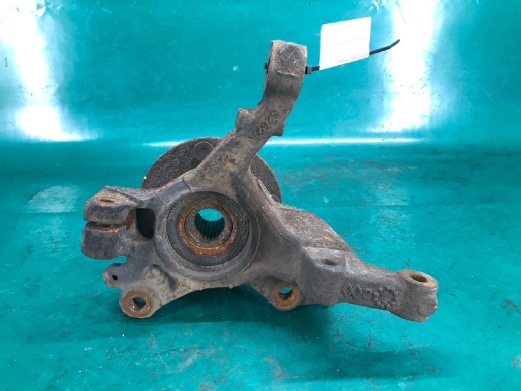 AY1Z-3K186-A | Кулак поворотний лів. FORD FIESTA 08-17