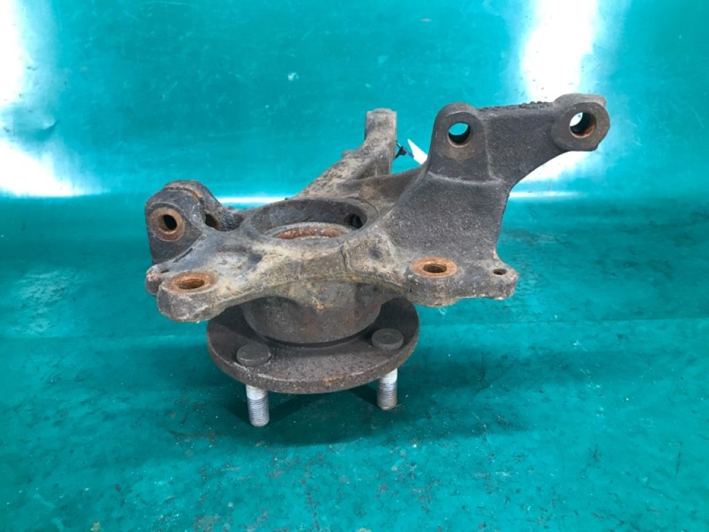 AY1Z-3K186-A | Кулак поворотний лів. FORD FIESTA 08-17 - Фото 3