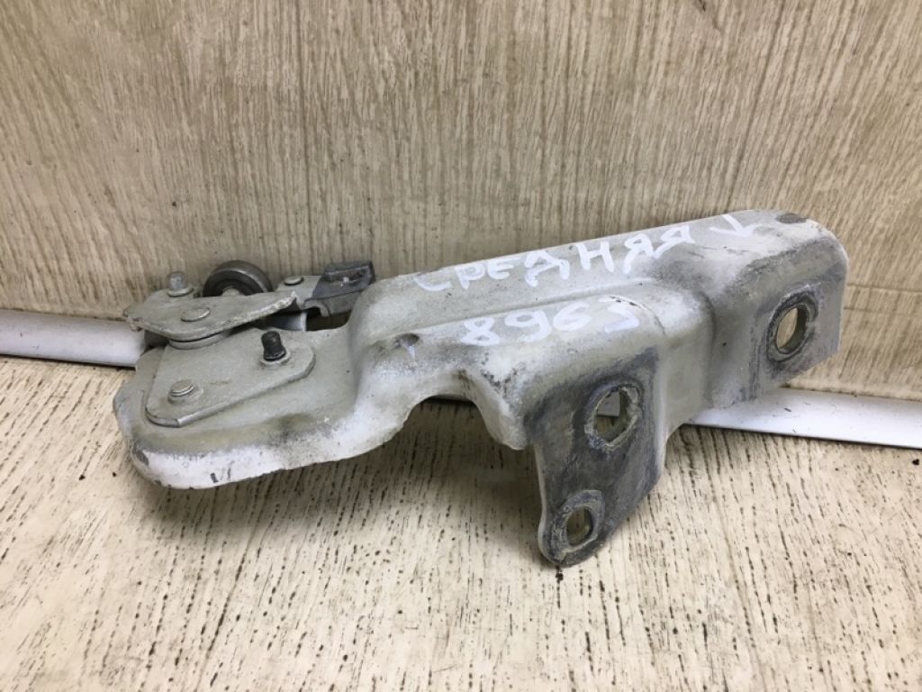 82420-JX00B | Ролик сдвижной двери нижний прав. NISSAN NV200 USA 13- - Фото 2