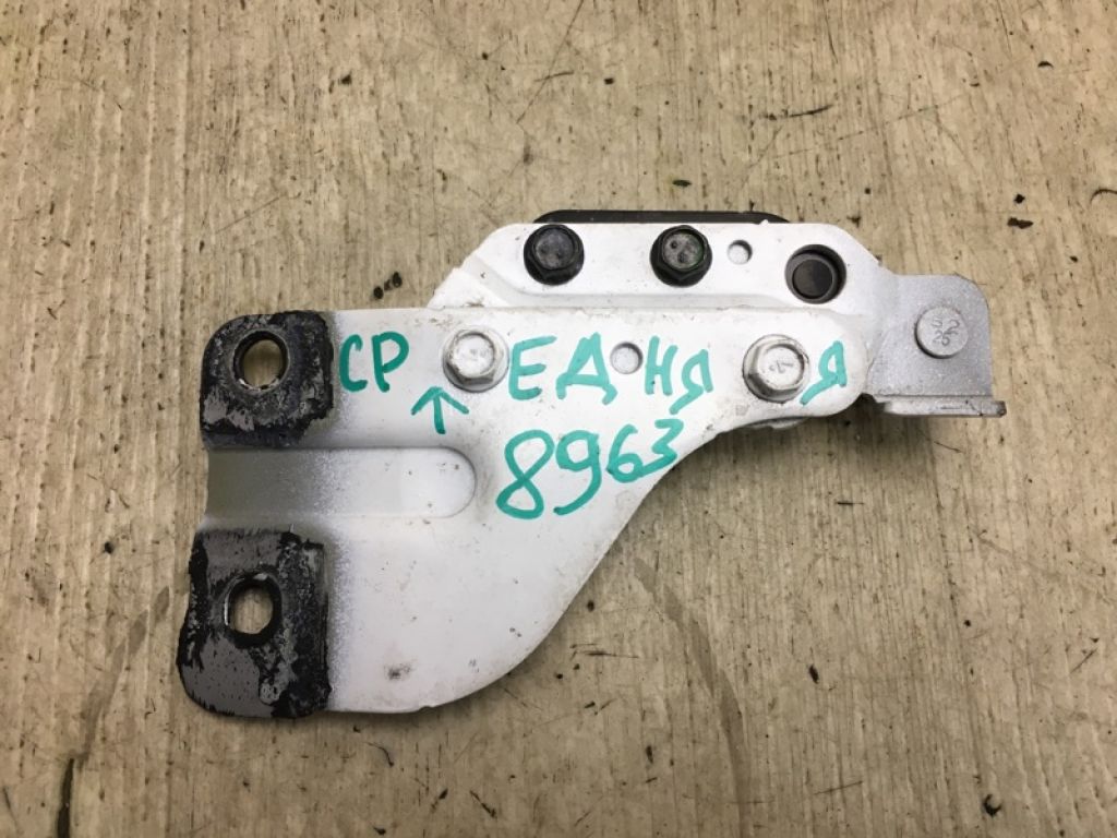 82400-JX00A | Ролик сдвижной двери верхний прав. NISSAN NV200 USA 13-