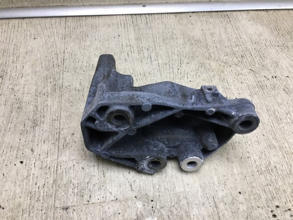 50610-TZ3-A01 | Кронштейн двигателя ACURA TLX 14-17