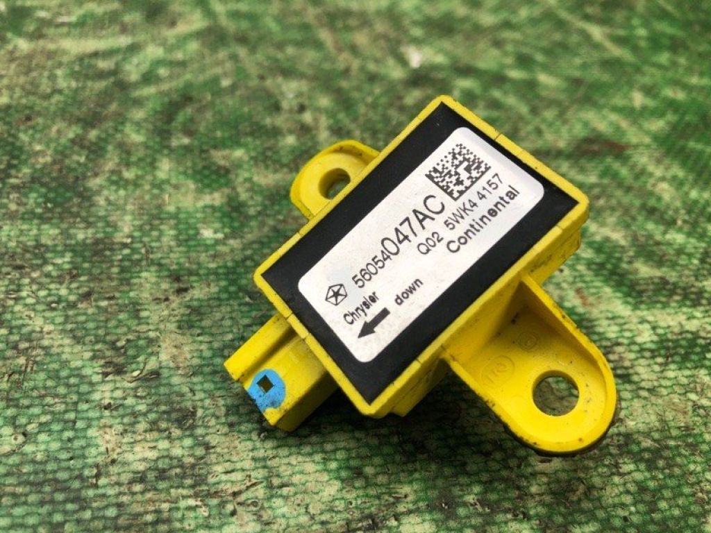 56054047AC | Датчик удара передн. прав. DODGE JOURNEY 08-20