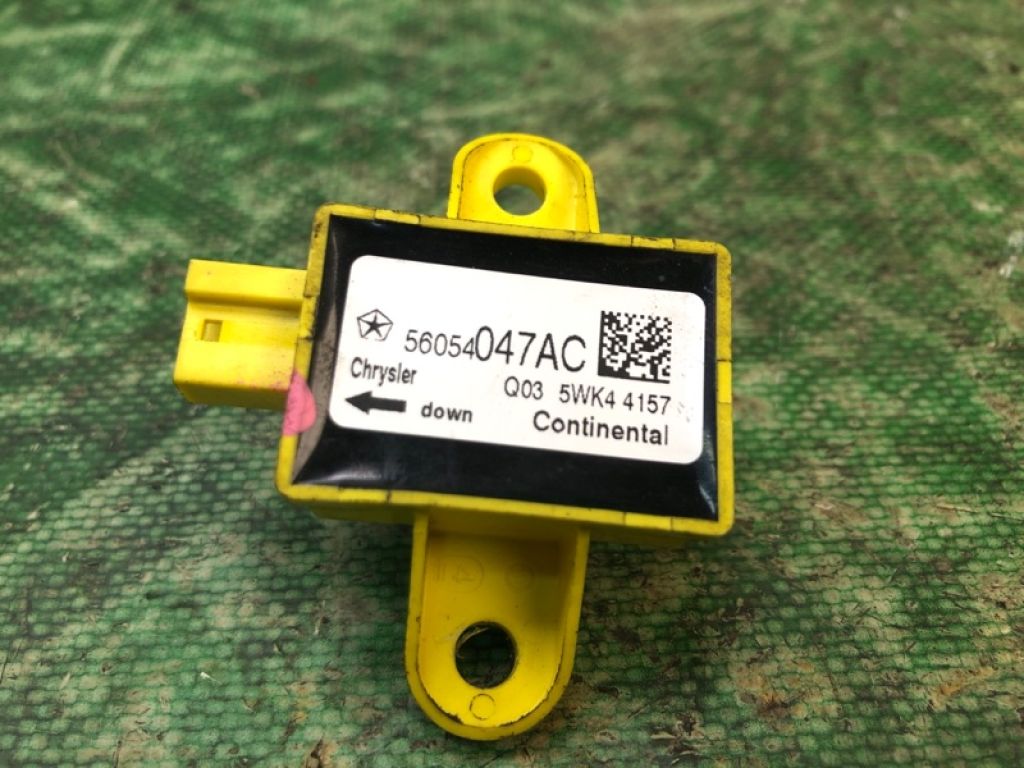 56054047AC | Датчик удару передн. прав. DODGE JOURNEY 08-20