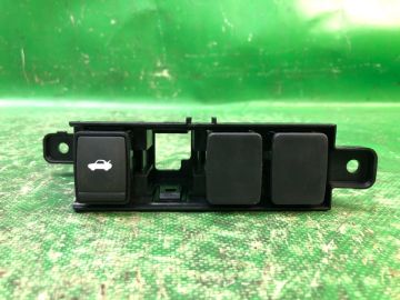Кнопка открывания багажника внутренняя NISSAN ALTIMA L33 12-18