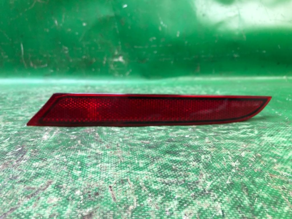 561945 106A | катафот R правий задн. VOLKSWAGEN PASSAT B8 14-