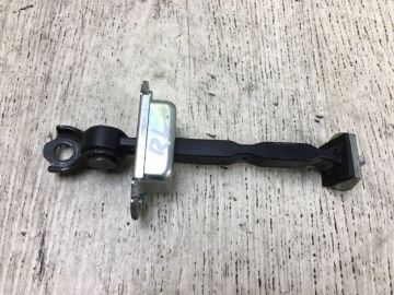 Обмежувач дверей задн. NISSAN SENTRA (B16) 06–12