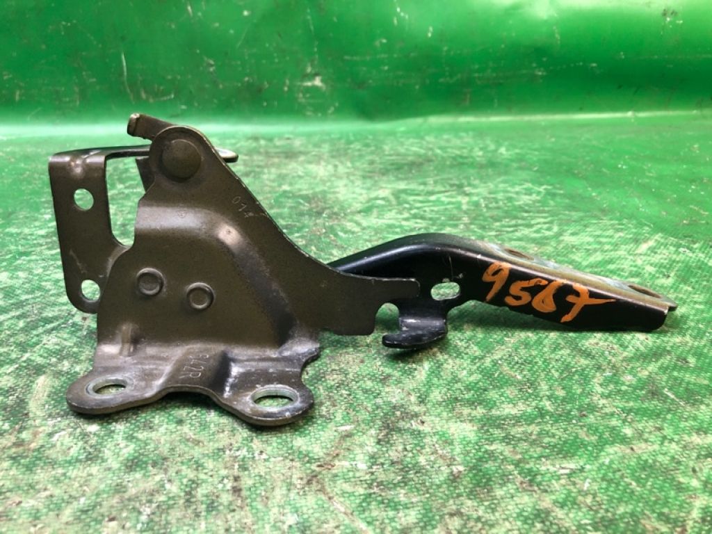 57260SG0009P | Петля капота прав. SUBARU FORESTER 12-19
