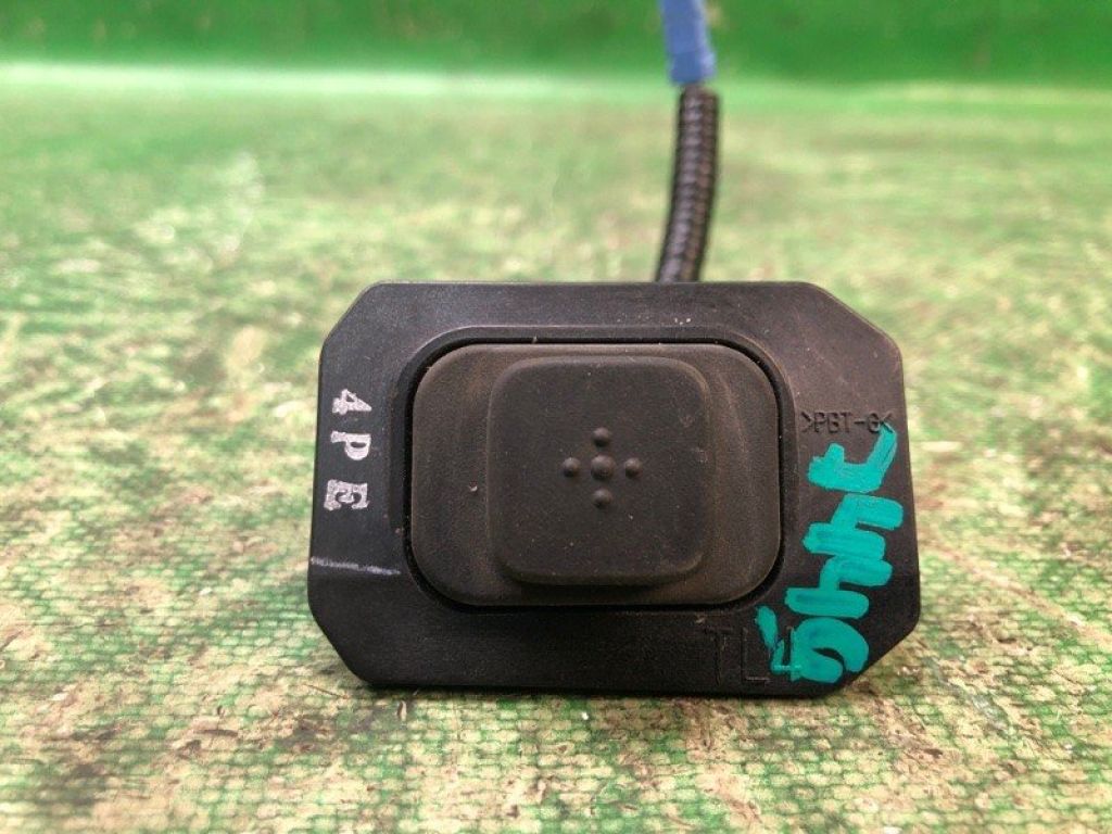 38369-TX4-A01 | Кнопка відкриття багажника зовнішня ACURA RDX 12-19