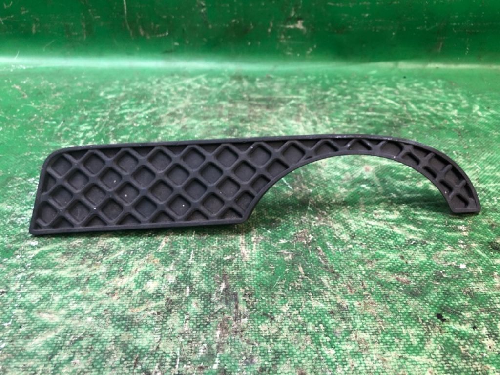 52545-06010 | Накладка протитуманної фари передн. прав. TOYOTA SOLARA 03-09