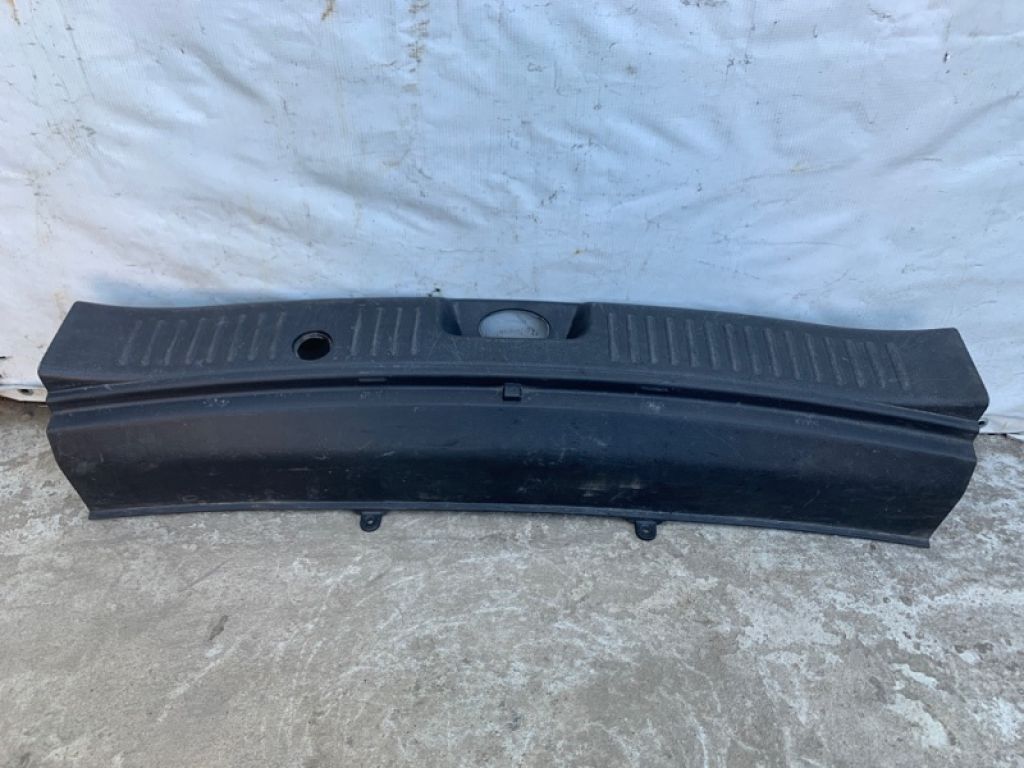 85770-2P000VA | Накладка на порог багажника KIA SORENTO XM 09-14