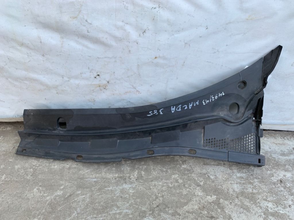 BN8V-50-7S0F | Пластик под лобовое стекло / Жабо лев. MAZDA 3 BK 03-08