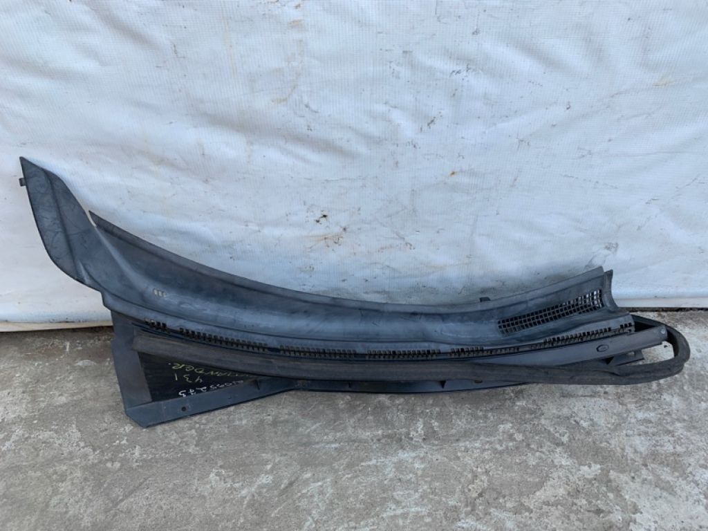 7405A114 | Пластик под лобовое стекло / Жабо прав. MITSUBISHI OUTLANDER XL 05-13