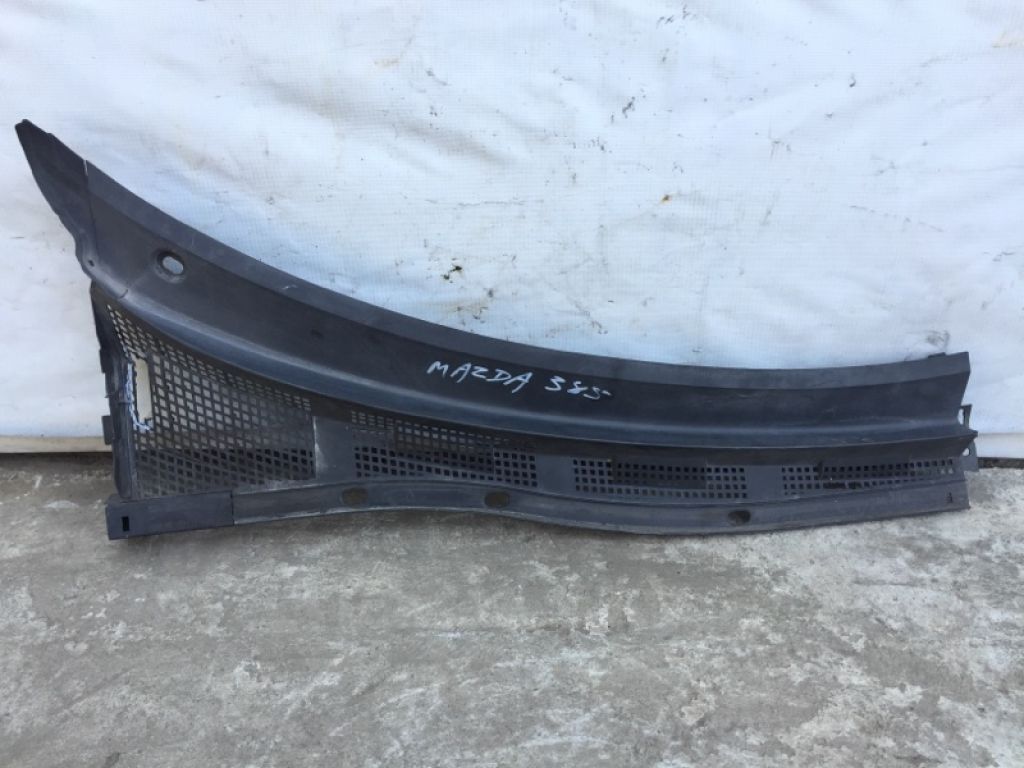 BN8V-50-7R0F | Пластик під лобове скло / Жабо прав. MAZDA 3 BK 03-08