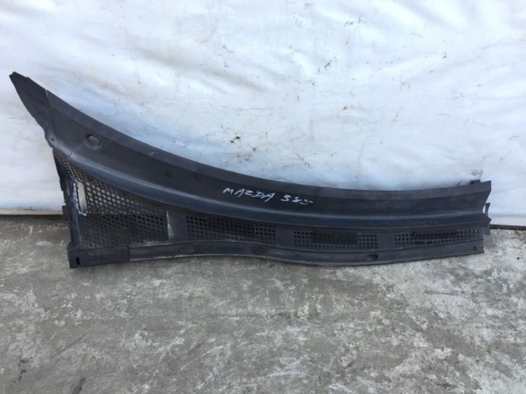 BN8V-50-7R0F | Пластик під лобове скло / Жабо прав. MAZDA 3 BK 03-08 - Фото 2