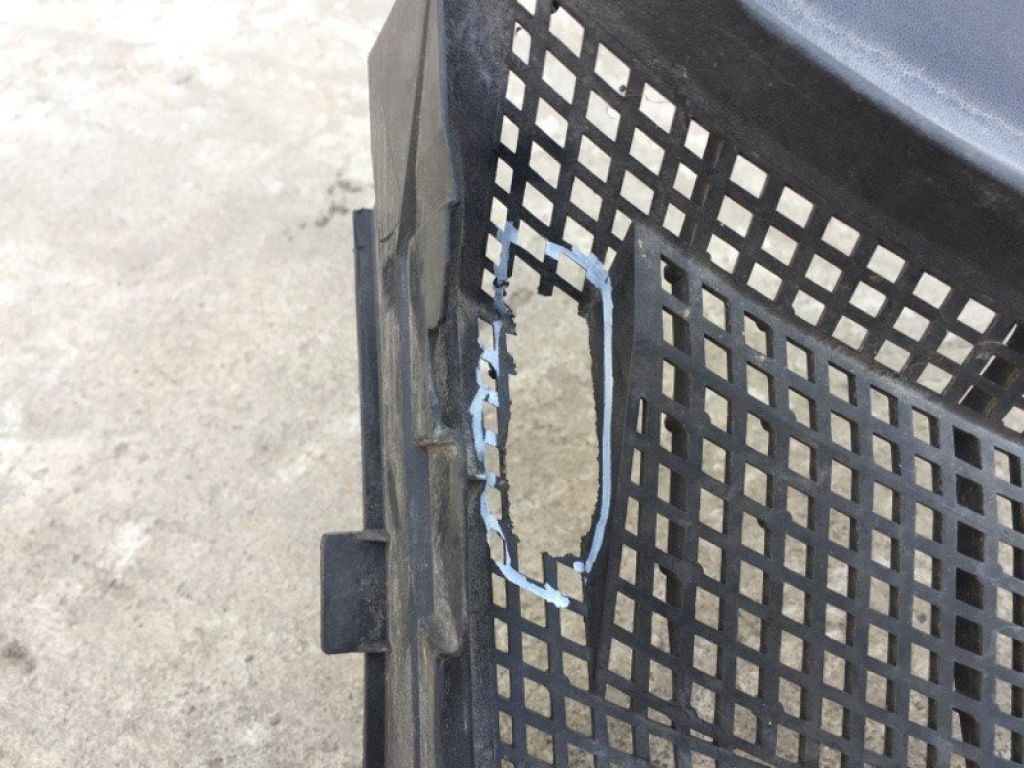 BN8V-50-7R0F | Пластик під лобове скло / Жабо прав. MAZDA 3 BK 03-08 - Фото 4