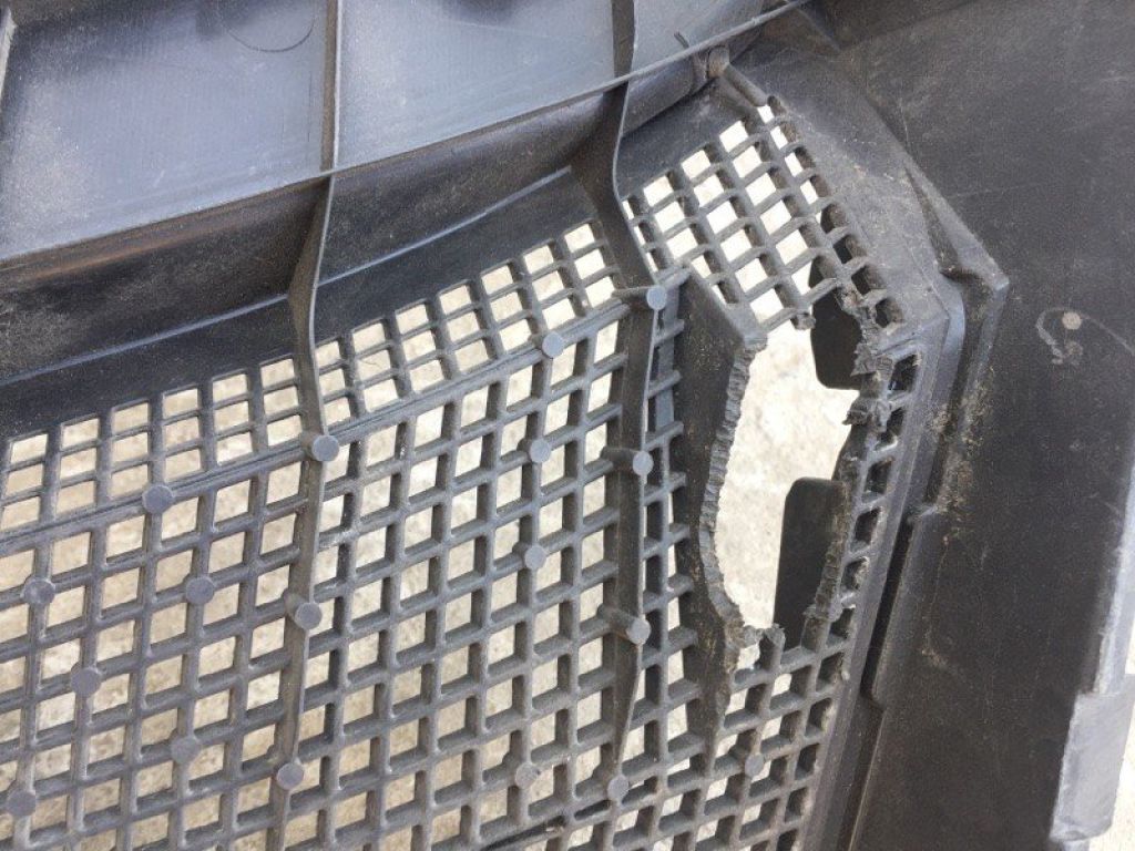 BN8V-50-7R0F | Пластик під лобове скло / Жабо прав. MAZDA 3 BK 03-08 - Фото 6