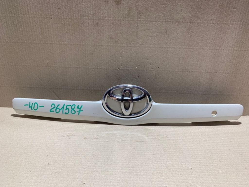76811-33130-B2 | Панель подсветки номера TOYOTA CAMRY 40 06-11