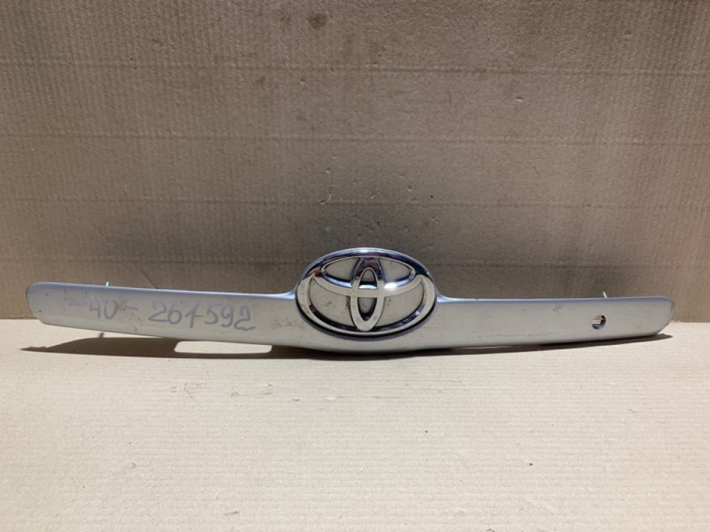 76811-33170-B2 | Панель подсветки номера TOYOTA CAMRY 40 06-11
