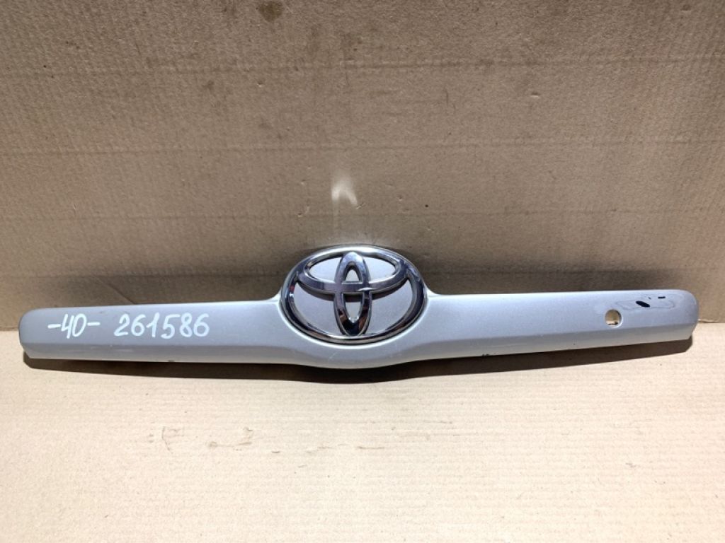 76811-33130-B2 | Панель подсветки номера TOYOTA CAMRY 40 06-11