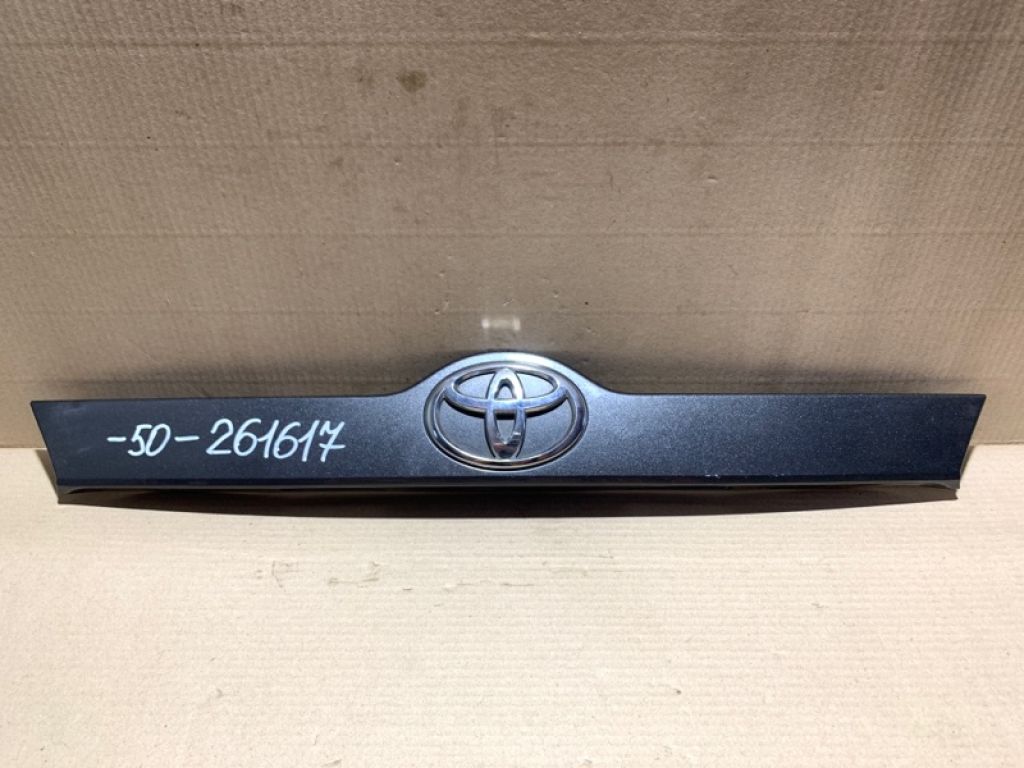 76811-06470-B1 | Панель подсветки номера TOYOTA CAMRY 50 12-15