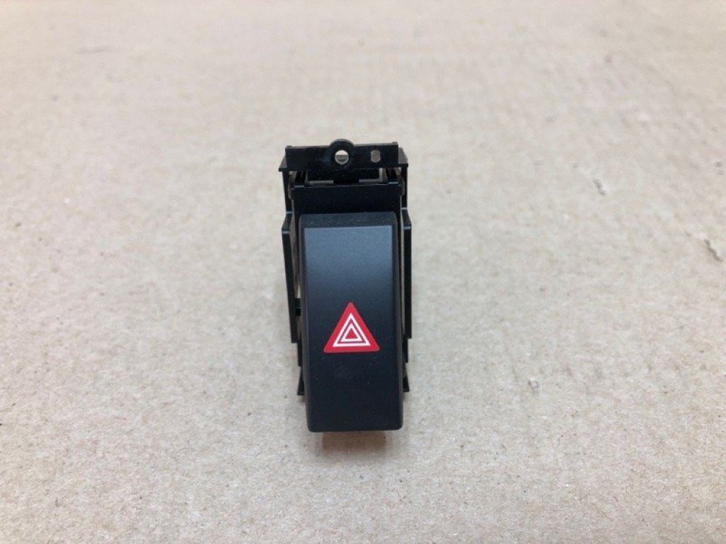 84330-0E010 | Кнопка аварийной сигнализации LEXUS RX350/450 09-15