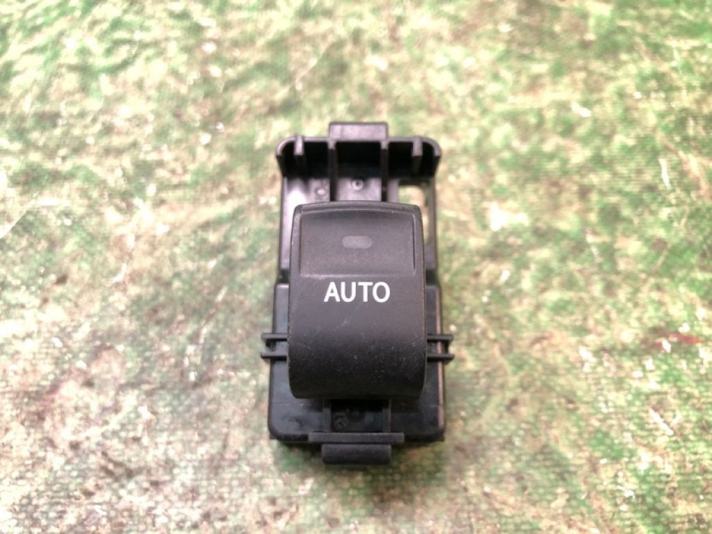 84810-33120 | Кнопка стеклоподъемника задн. лев. TOYOTA CAMRY 50 12-15