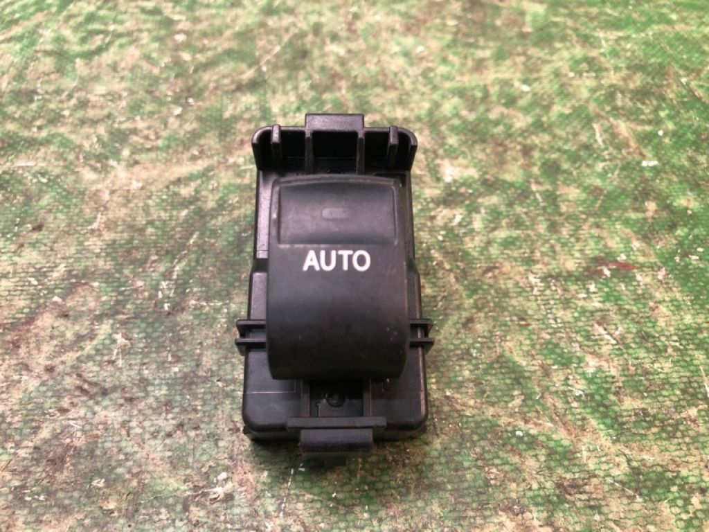 84810-33120 | Кнопка стеклоподъемника задн. лев. TOYOTA CAMRY 40 06-11