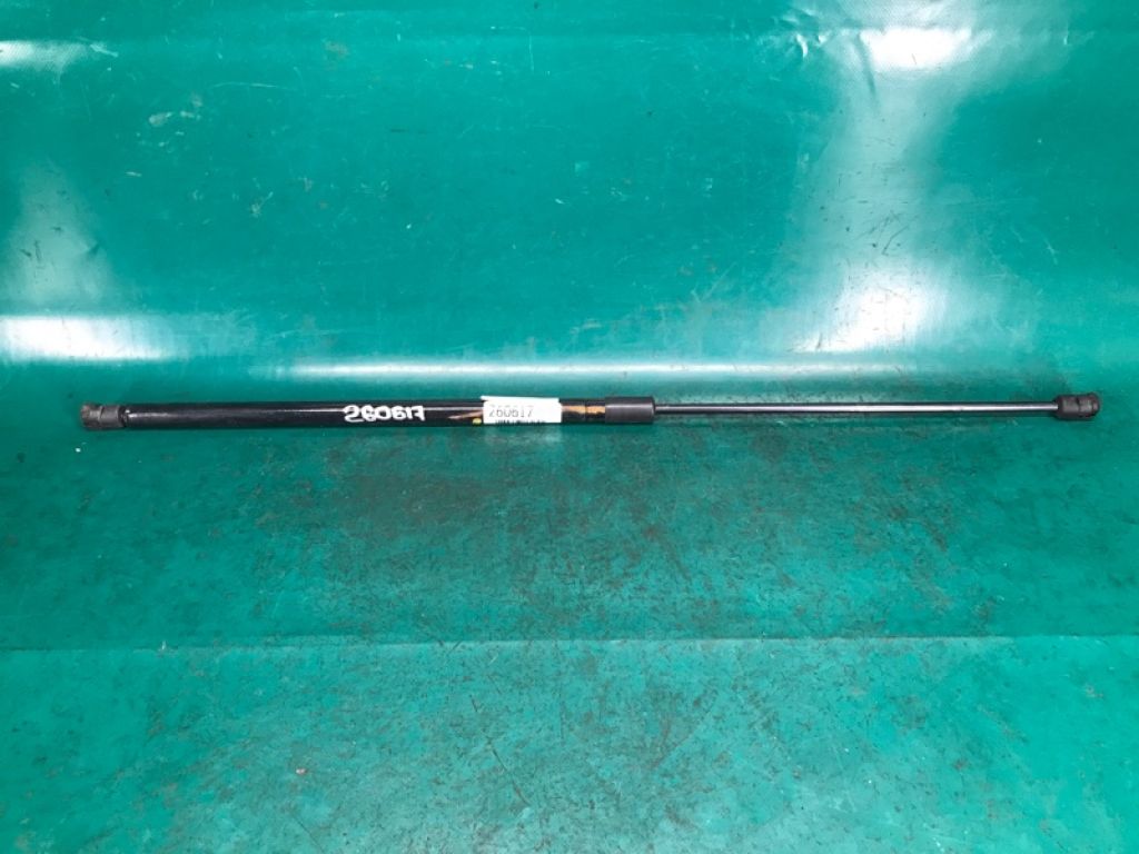 81161-B2000 | Амортизатор капоту лів. KIA SOUL PS 13-19