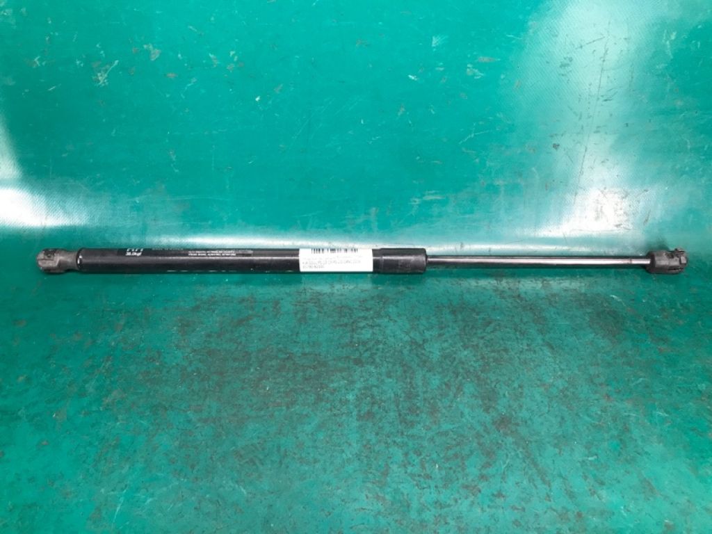 81780-B2000 | Амортизатор кришки багажника прав. KIA SOUL PS 13-19