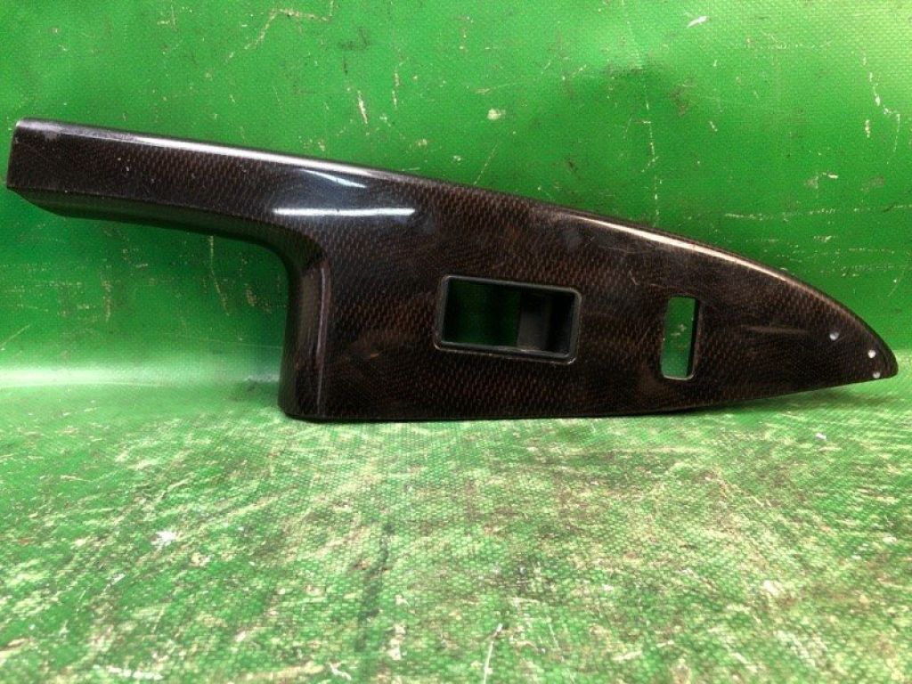 712310T010 | Накладка кнопок склопідйомника передн. прав. TOYOTA VENZA 09-16