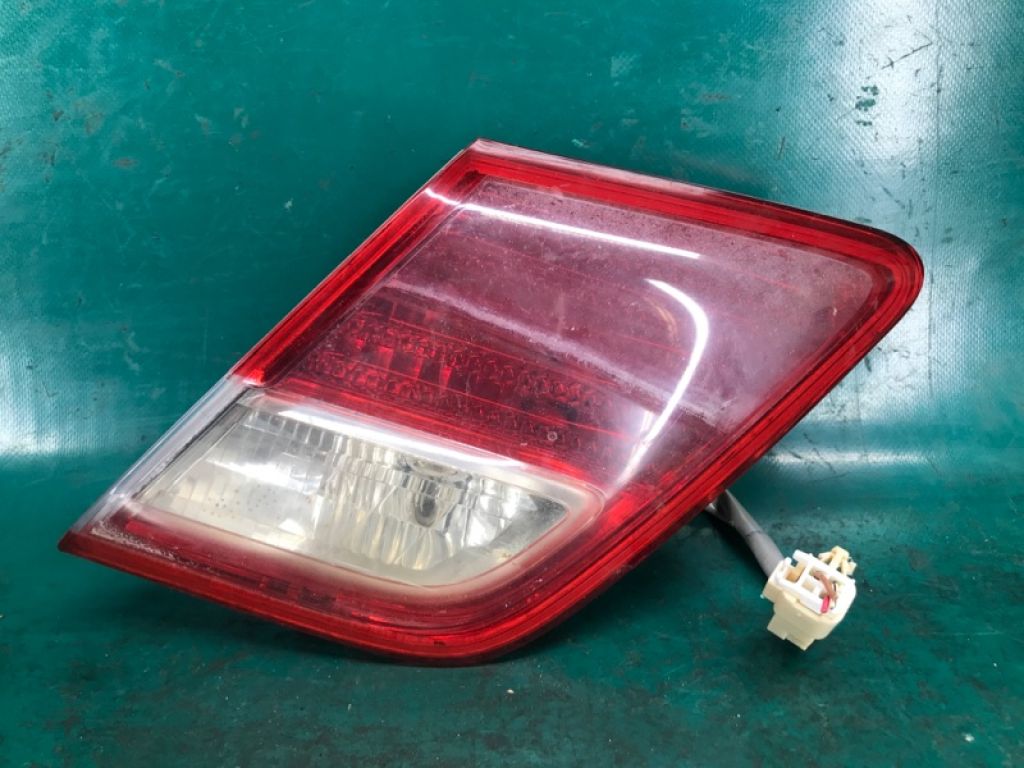 81580-06120 | Ліхтар внутрішній прав. TOYOTA CAMRY 40 06-11