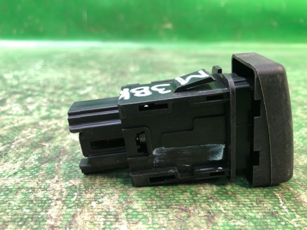 BP4K664H0 | Кнопка аварийной сигнализации MAZDA 3 BK 03-08 - Фото 4