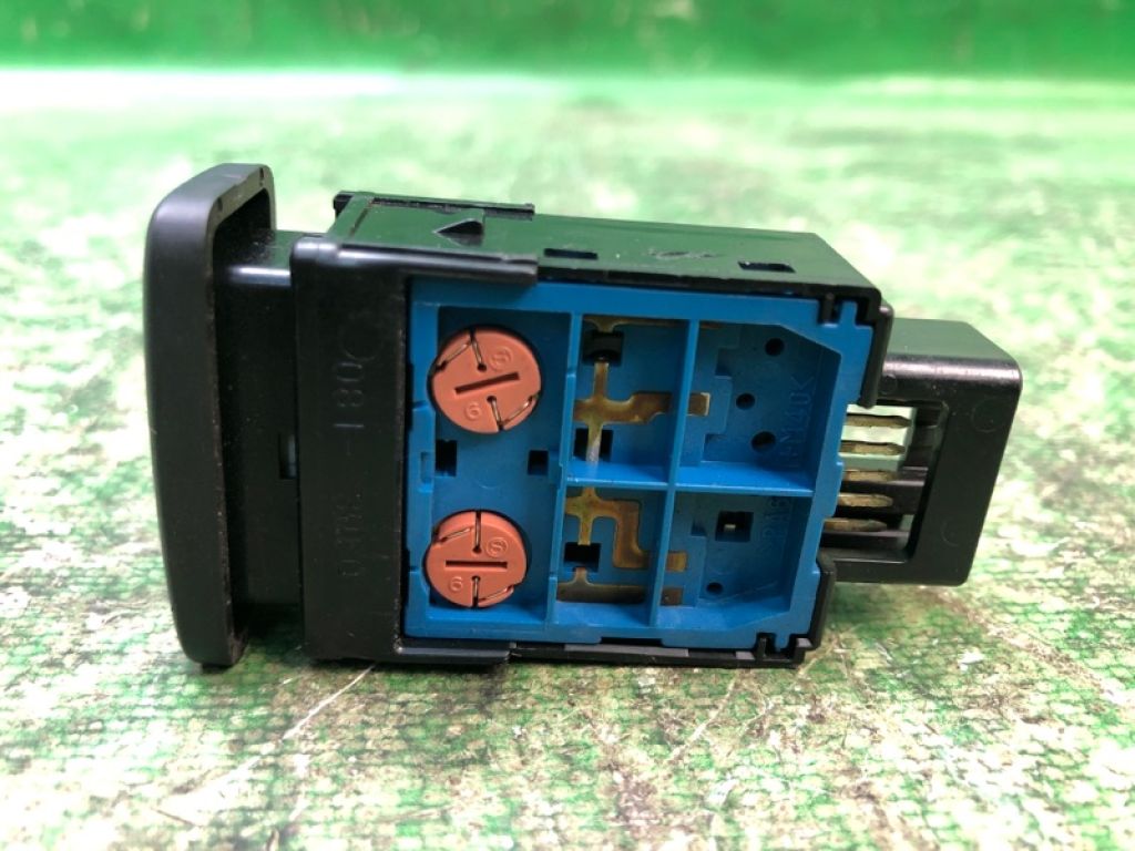 84930-50050 | Кнопка закрывания крышки багажника LEXUS LS460 06-12 - Фото 3