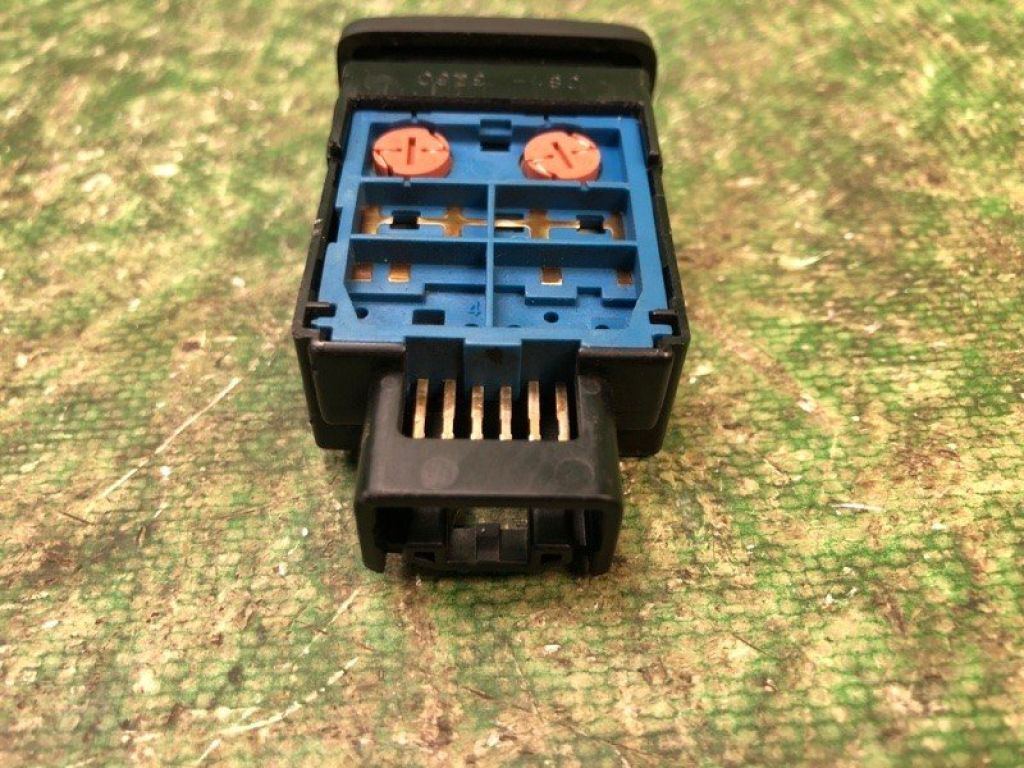 84930-50050 | Кнопка закрывания крышки багажника LEXUS LS460 06-12 - Фото 5