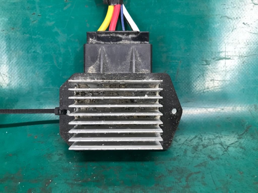 87165-13010 | Резистор пічки LEXUS RX300/330/350/400 03-09 - Фото 3