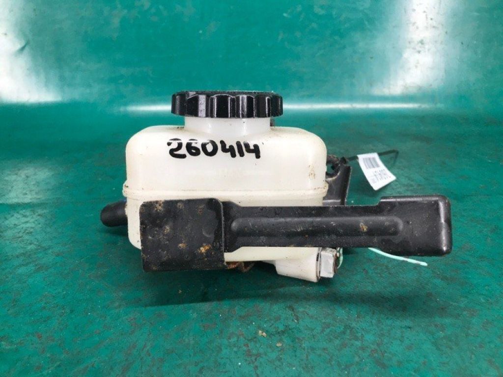 47220-0E010 | Бачок головного гальмівного циліндра LEXUS RX300/330/350/400 03-09