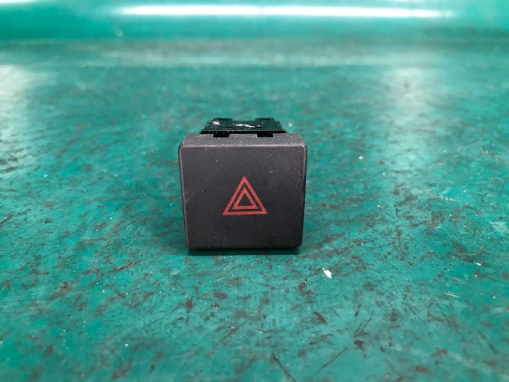 25290-3SG0A | Кнопка аварійної сигналізації NISSAN SENTRA B17 12-21