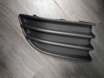 Заглушка протитуманних фар прав. TOYOTA LAND CRUISER PRADO 120 02-09