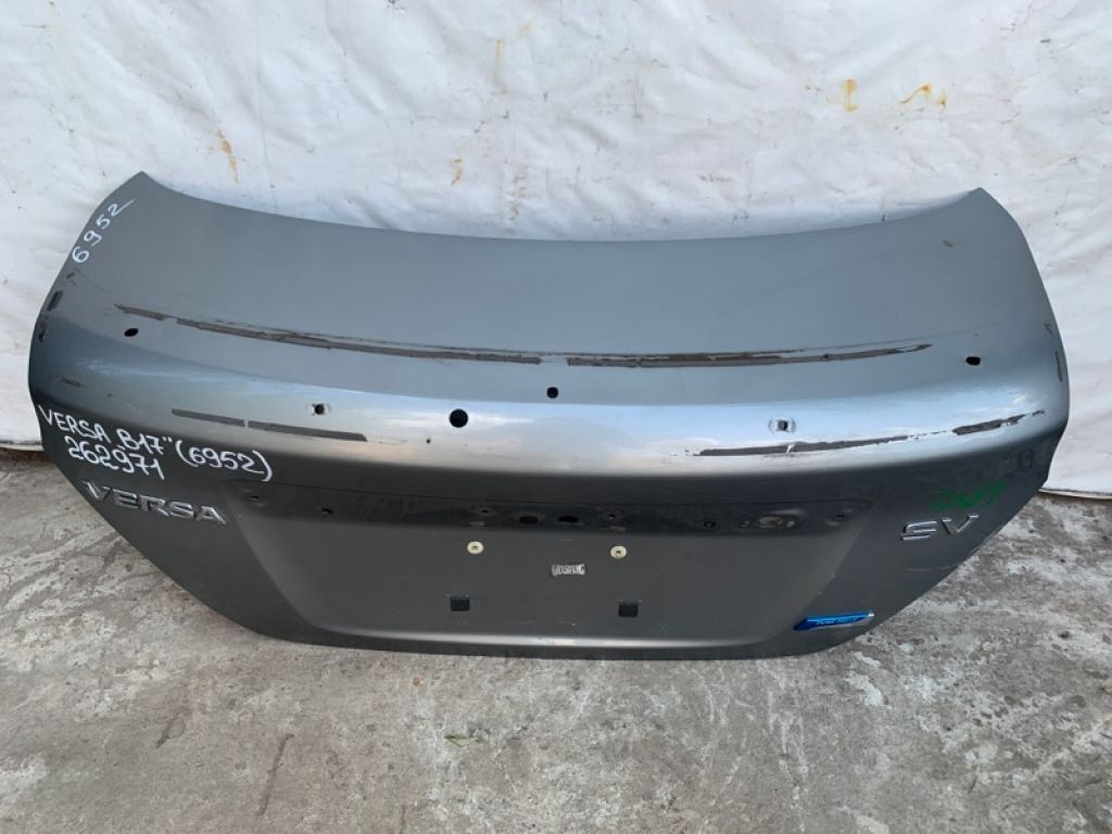 H4300-9KAME | Крышка багажника NISSAN VERSA B17 11-19 - Фото 2
