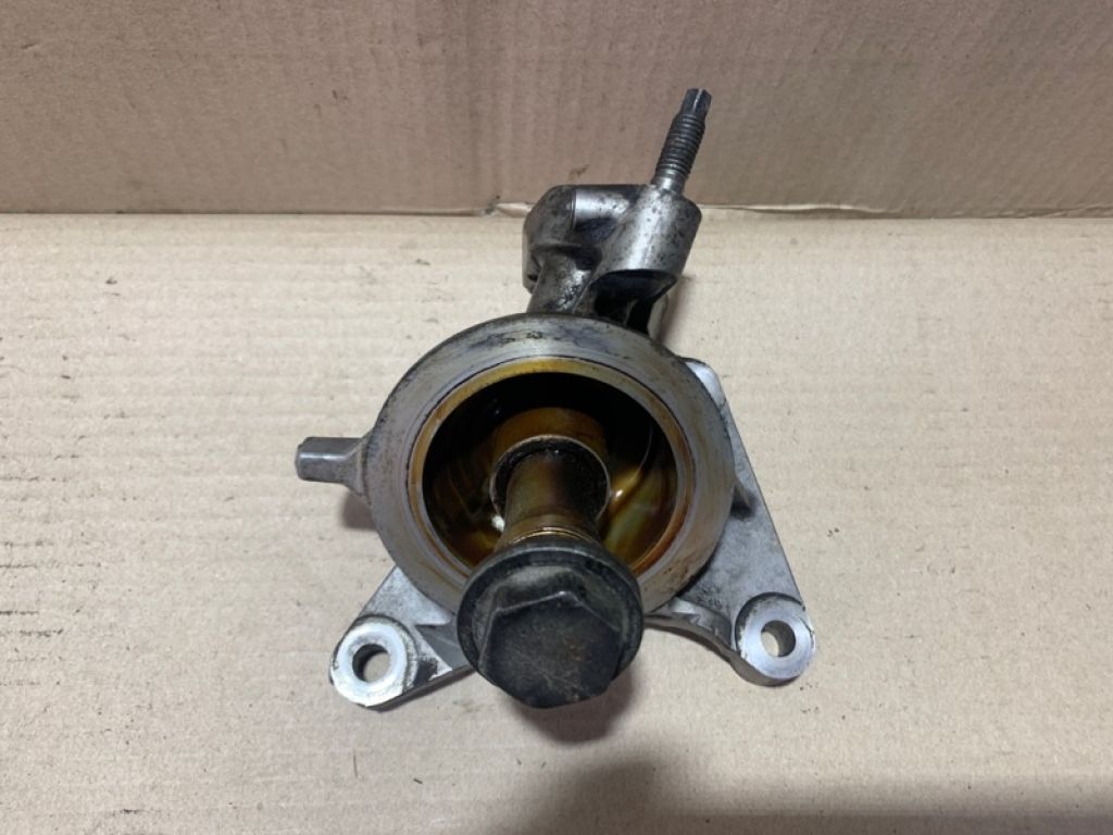 15781-31010 | Кронштейн TOYOTA SIENNA 03-10 - Фото 2