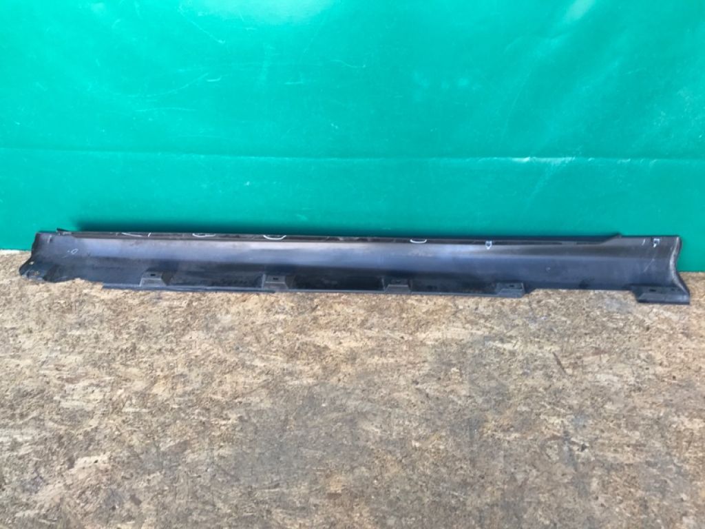 CP9Z-5810176-B | Накладка порогу зовнішня прав. FORD FOCUS 10-18 - Фото 10