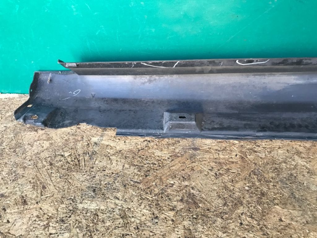 CP9Z-5810176-B | Накладка порогу зовнішня прав. FORD FOCUS 10-18 - Фото 11