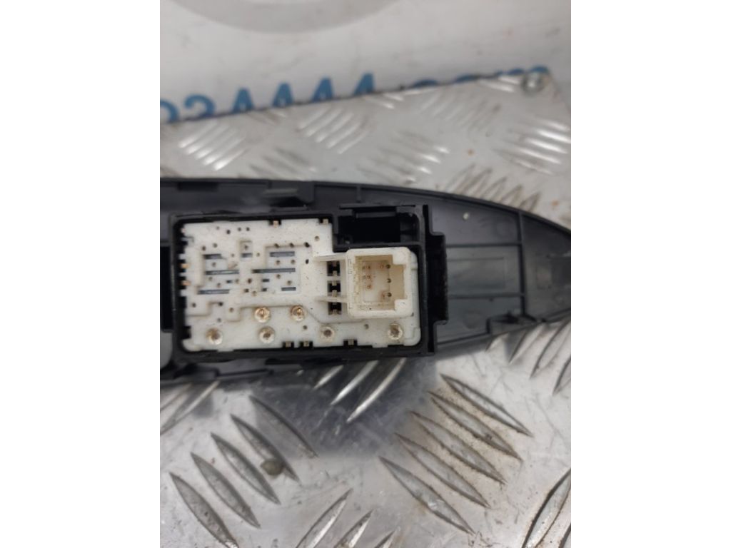 84810-33120 | Кнопка стеклоподъемника задн. прав. TOYOTA RAV4 05-12 - Фото 4