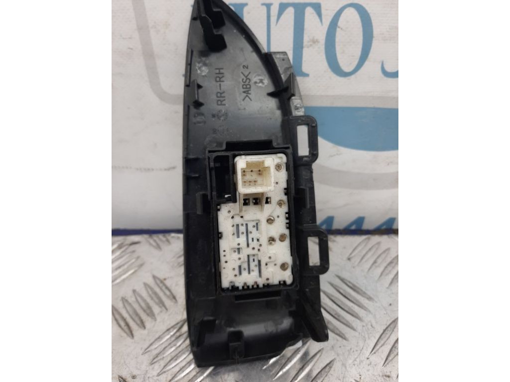 84810-33120 | Кнопка стеклоподъемника задн. прав. TOYOTA PRIUS - 30 09-17 - Фото 3